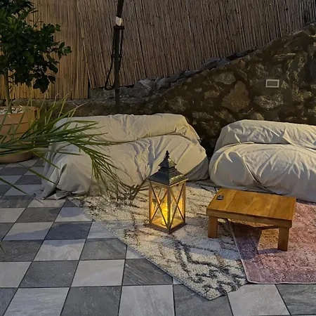 Апартаменты Evelyns Pool Garden