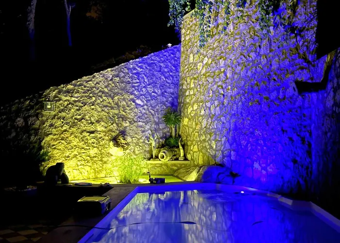 Апартаменты Evelyns Pool Garden *