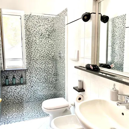 Evelyns Pool Garden Apartment *